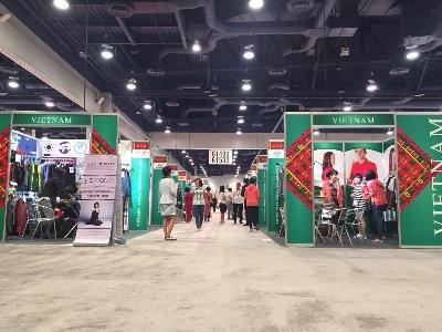 Đoàn Doanh nghiệp dệt may Việt Nam tham dự Hội chợ Sourcing at Magic 2016 tại Hoa Kỳ
